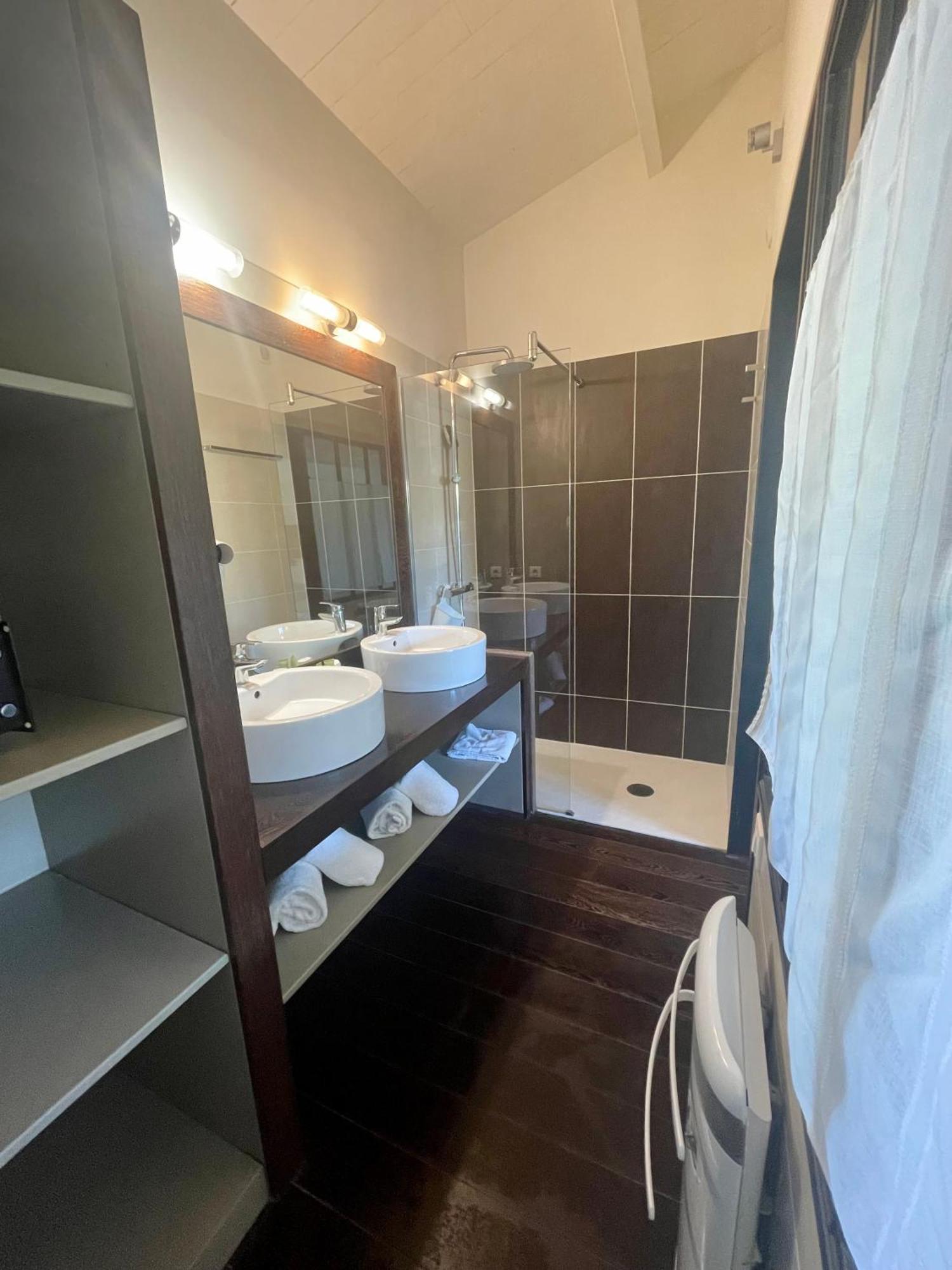 La Villa - Hotel Bien Etre เลอบัวส์-ปลาจ-อ็อง-เร ภายนอก รูปภาพ